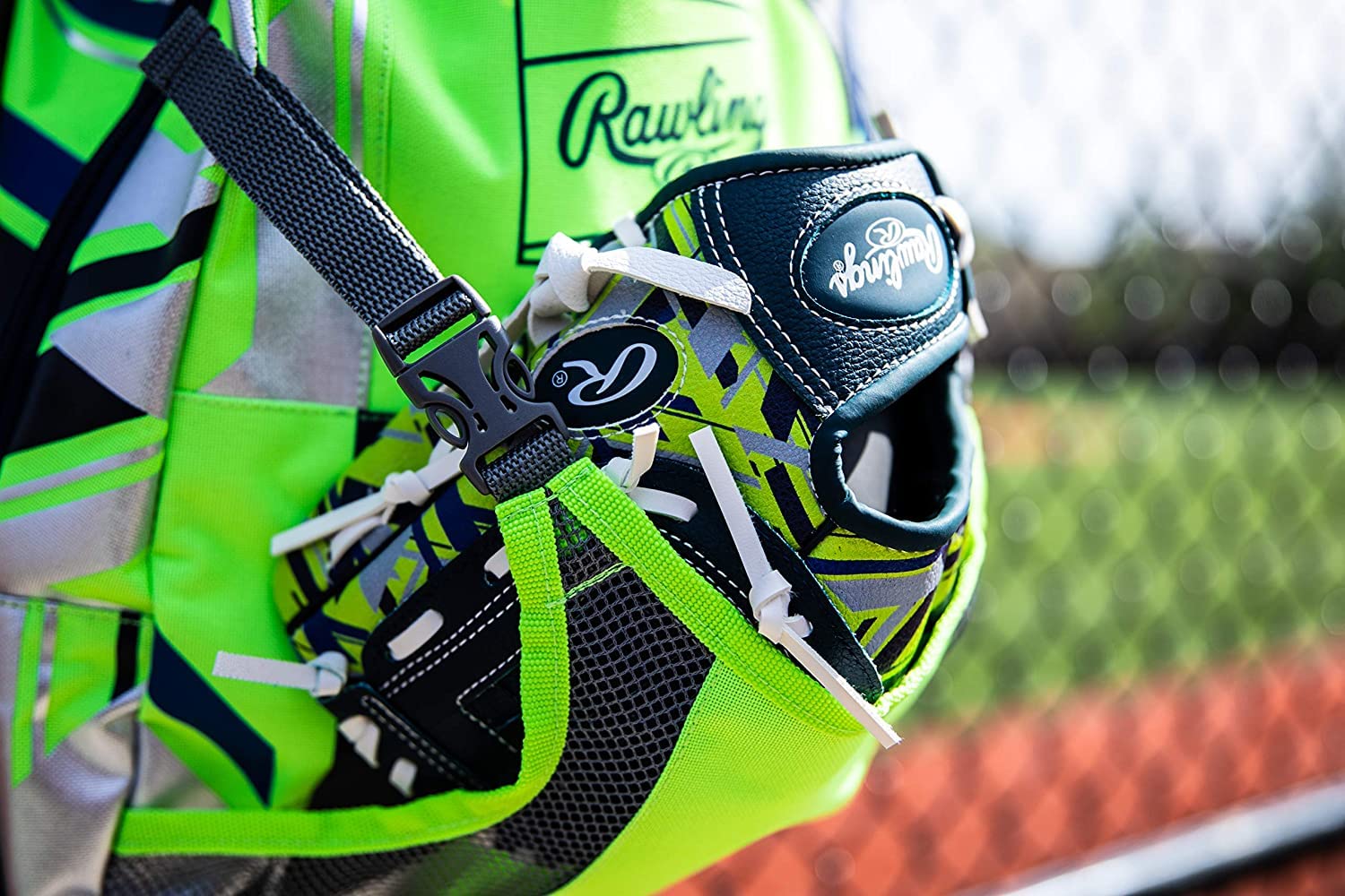 Rawlings REMIX padded shoulder straps for comfortable youth carrying