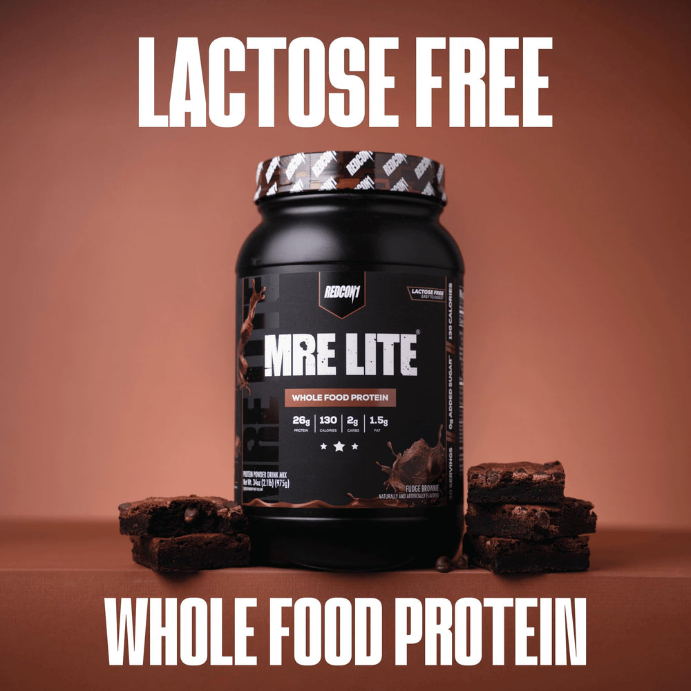 REDCON1 MRE LITE scoop portion measured to show 26g protein serving convenience