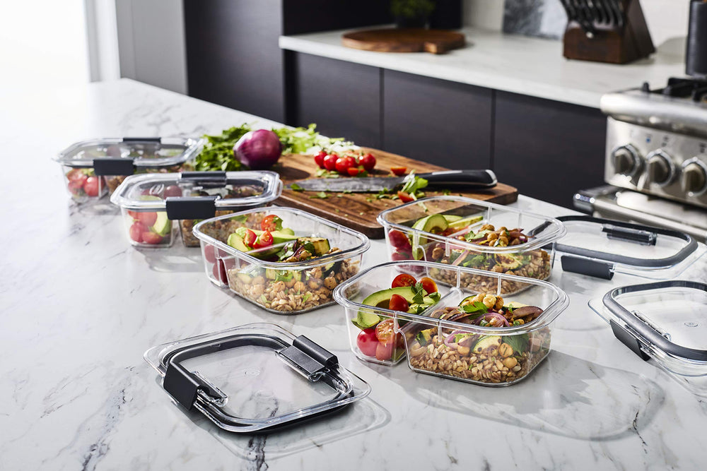 Rubbermaid Brilliance in a lunch bag lifestyle shot showing leakproof transport