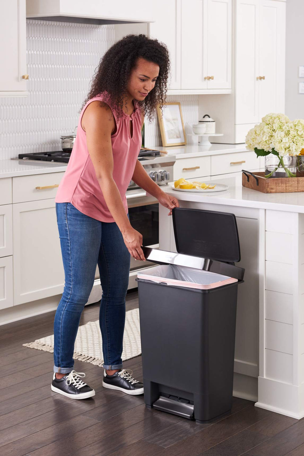 Rubbermaid stainless-steel rim detail with fingerprint-resistant finish for cleaner look