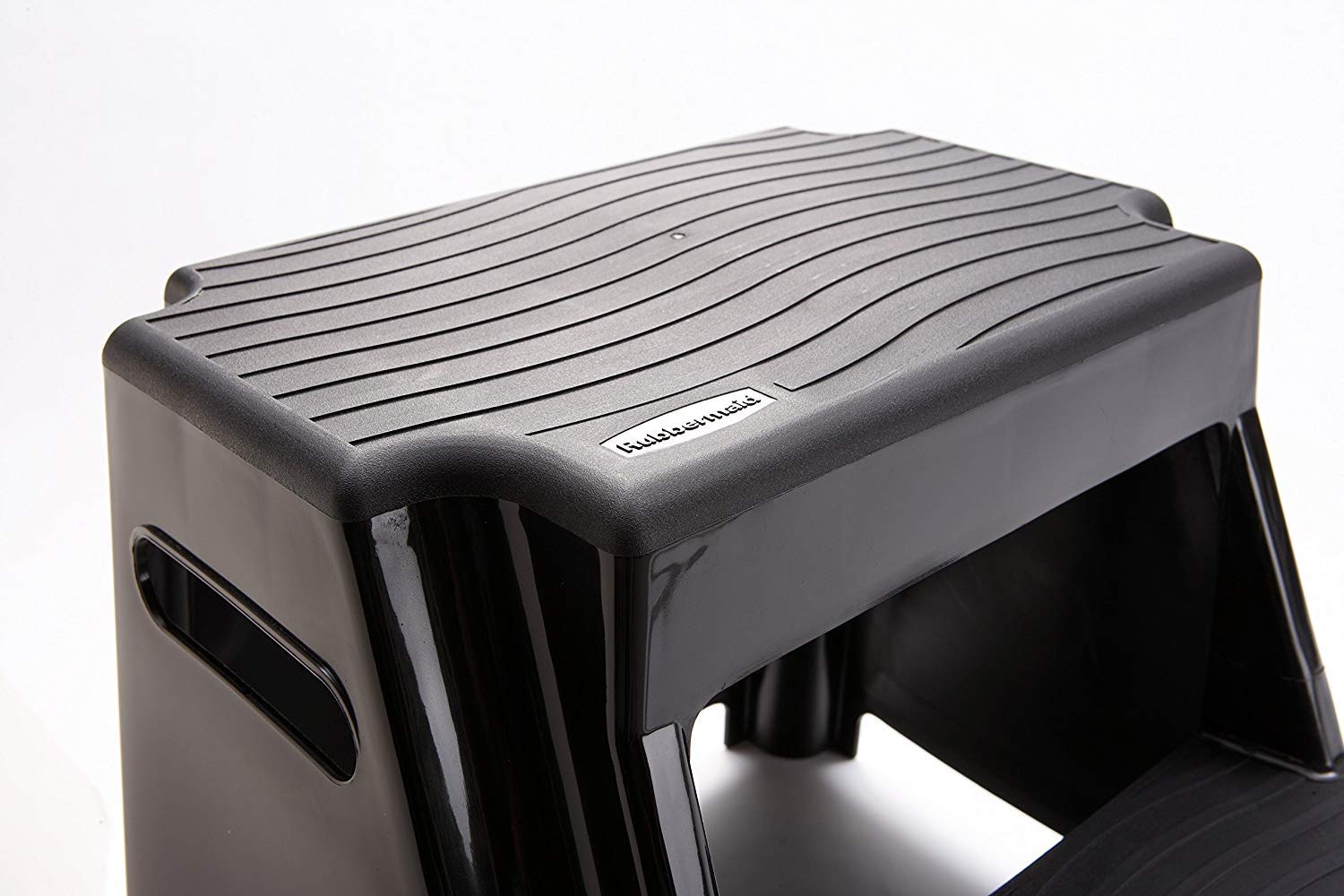 Rubbermaid molded cutout handle for easy carrying and portability