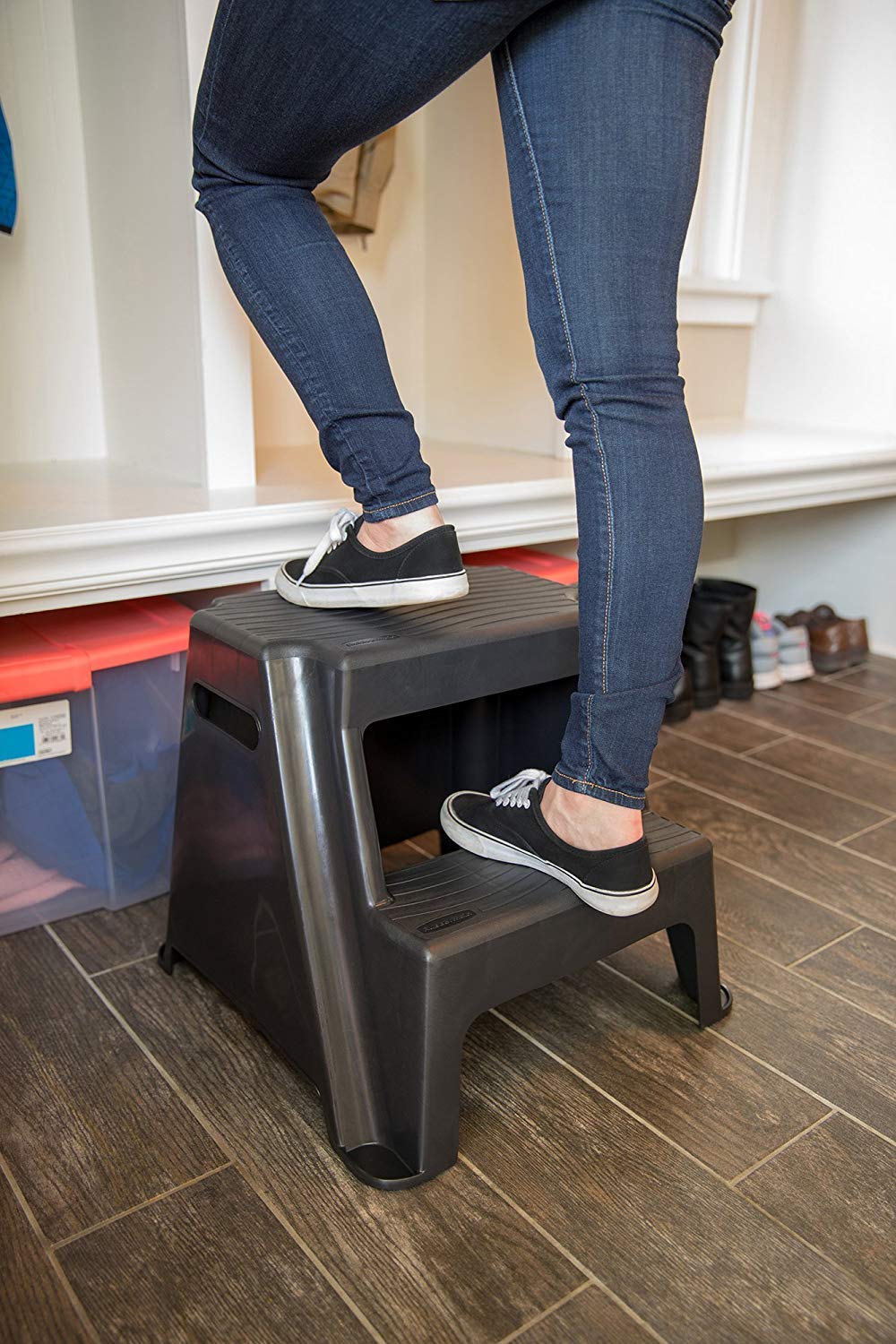 Rubbermaid side profile highlighting compact molded plastic frame