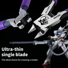 RUITOOL cutting a Gunpla runner to demonstrate precise near-gate trimming benefit