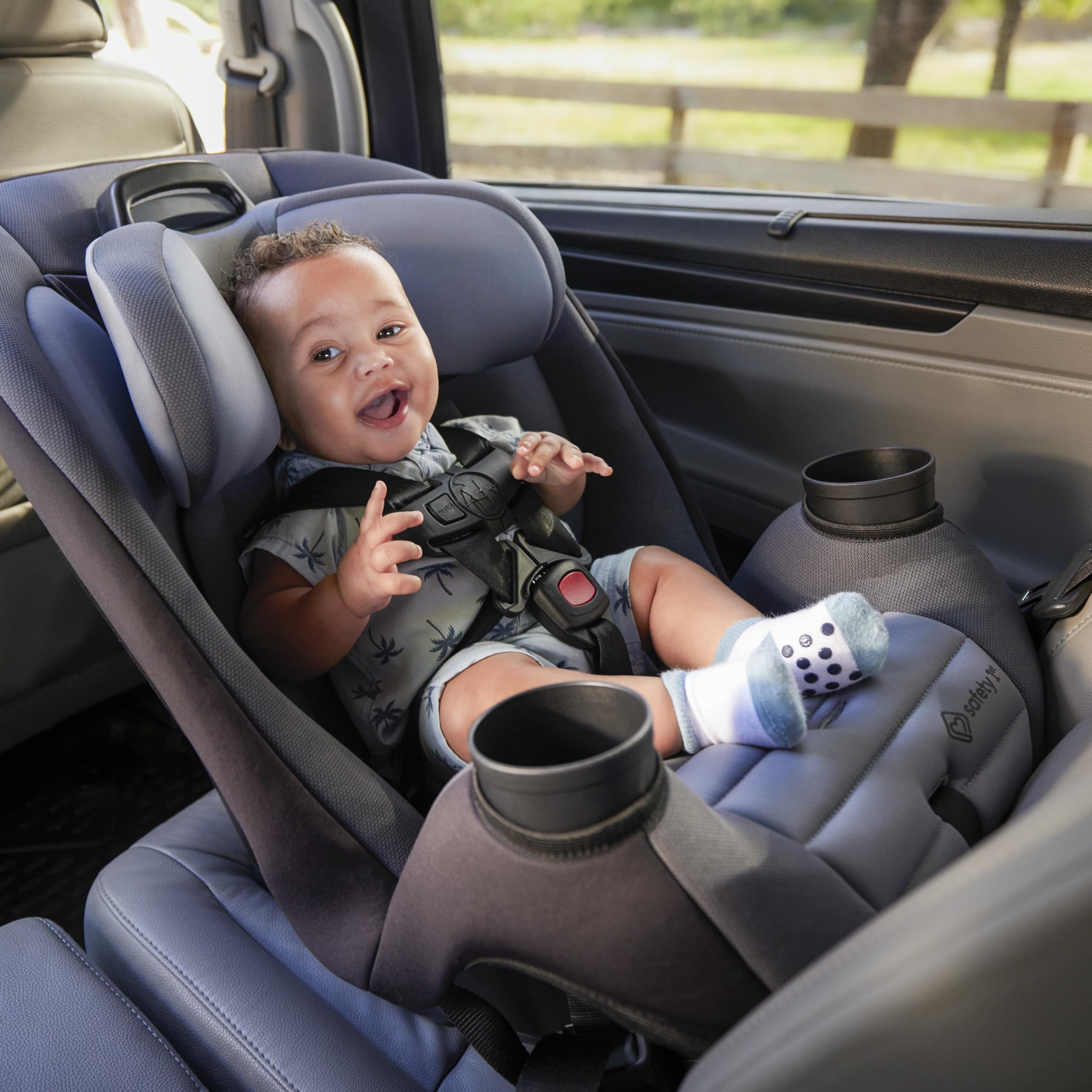 Safety 1st Ellaris properly installed in car using hook-style LATCH for fast setup