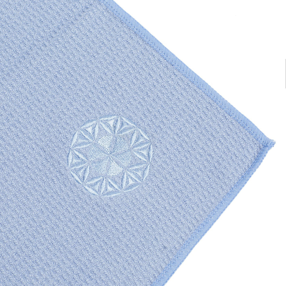 Shandali Stickyfiber folded to show soft microfiber texture and easy machine-washable care