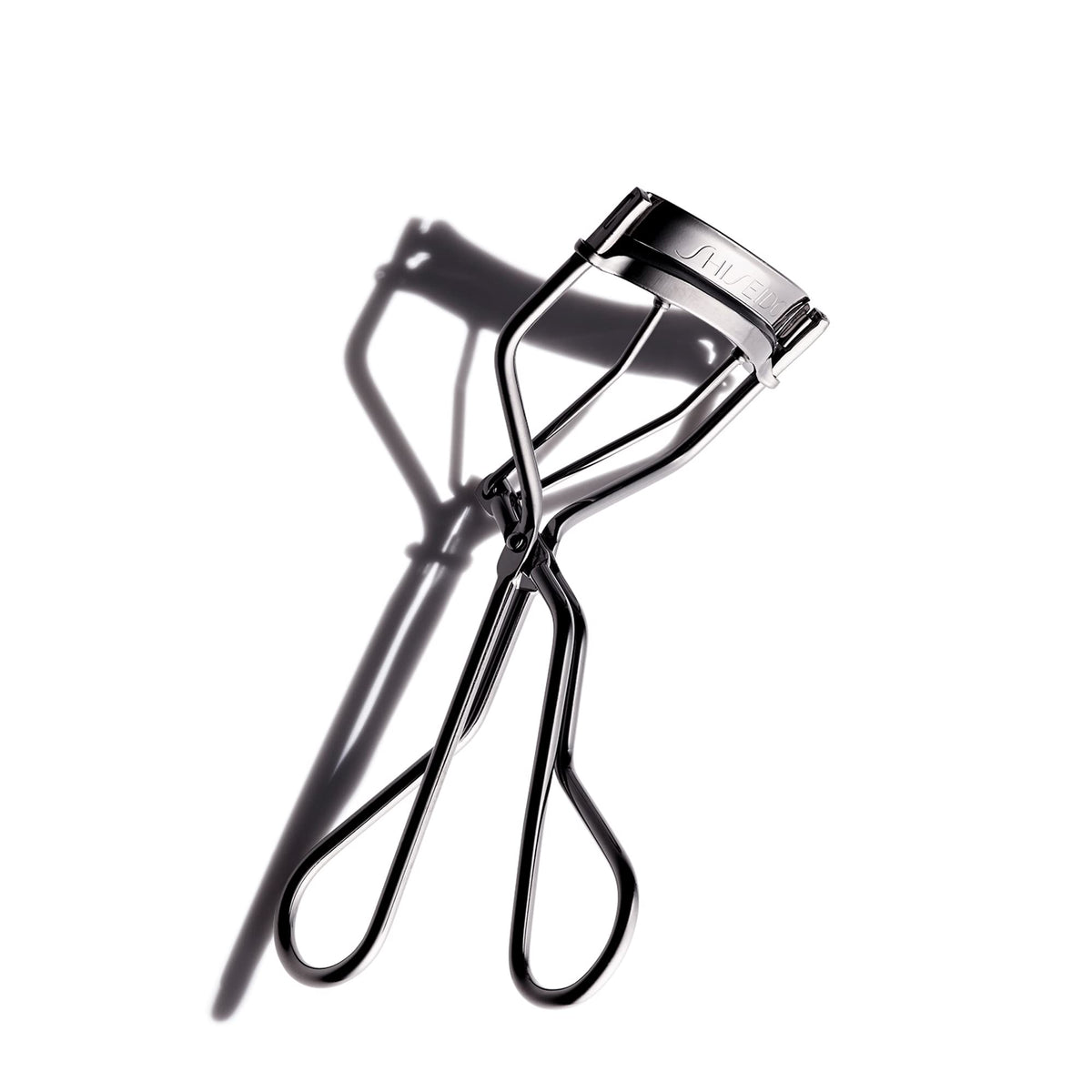 Shiseido eyelash curler front view showing clean design and reliable curl