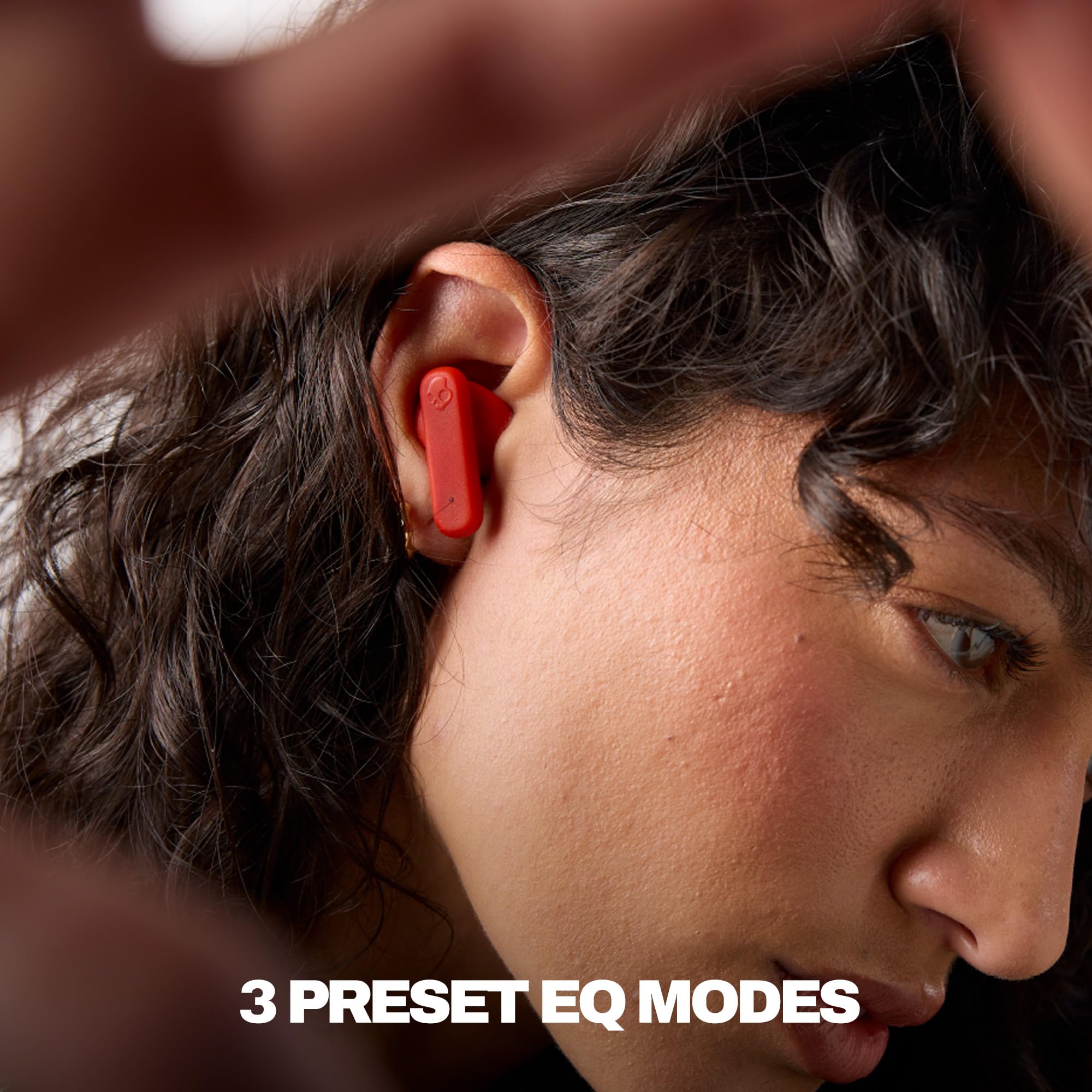 Skullcandy Smokin’ Buds touch controls being used for convenient playback