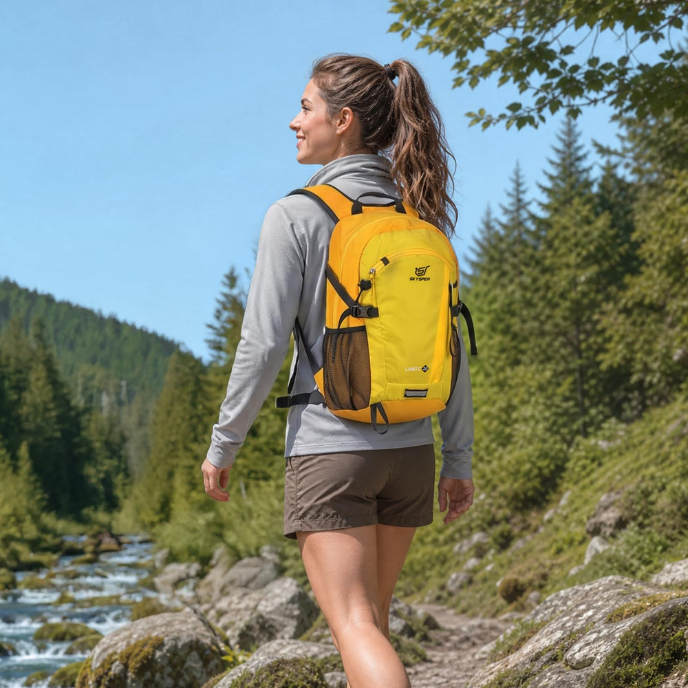 SKYSPER close-up of 600D polyester and reinforced stitching demonstrating durable water-resistant fabric