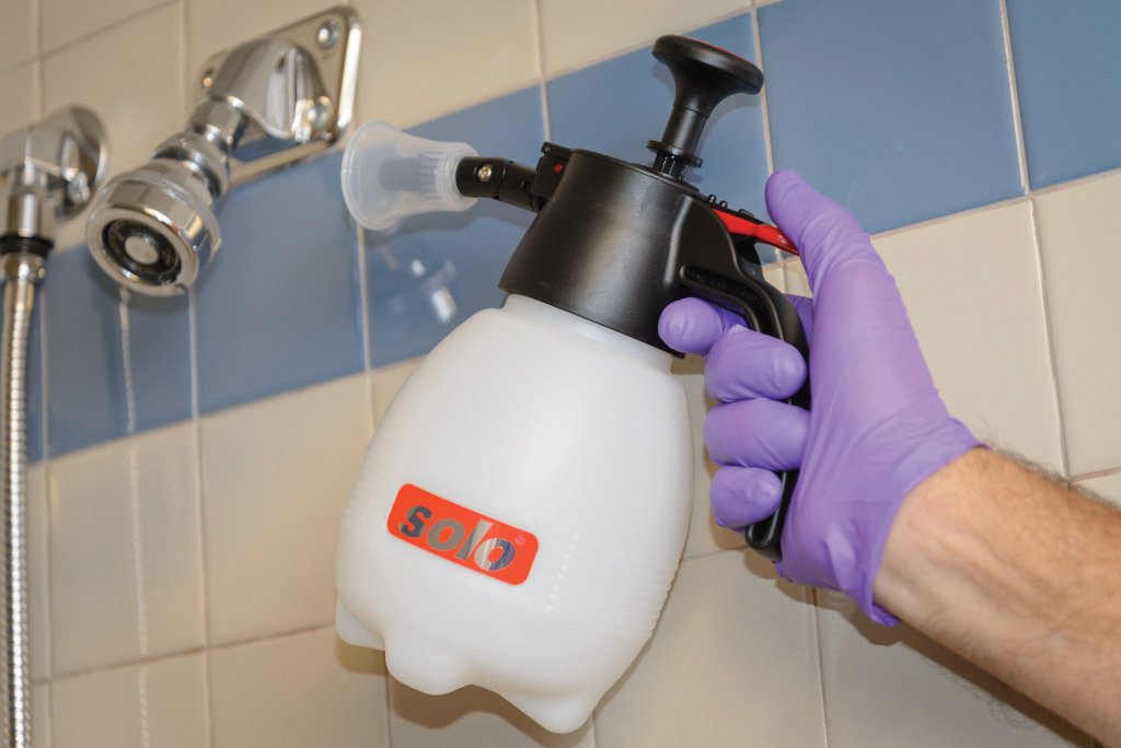 SOLO 418 large fill opening, making mixing and cleaning quick and mess-free