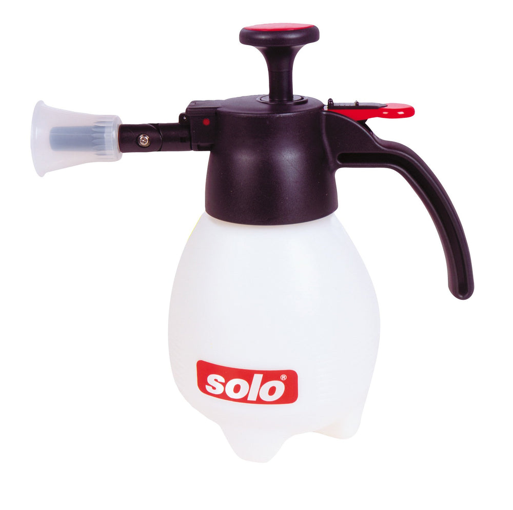 SOLO 418 front view showing tank and nozzle, highlighting portability and control
