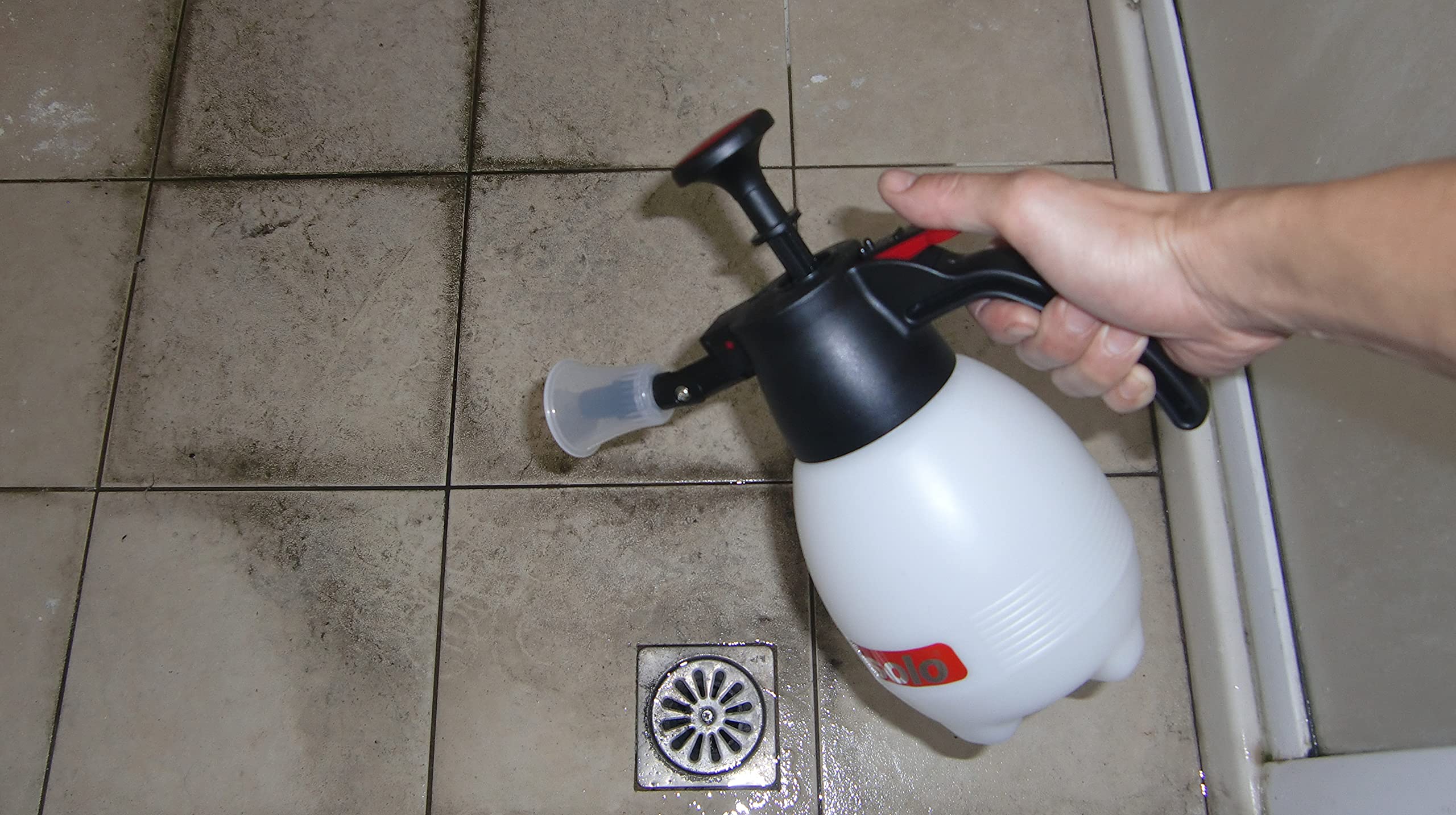 SOLO 418 in-tank filter detail, preventing clogs and improving spray reliability