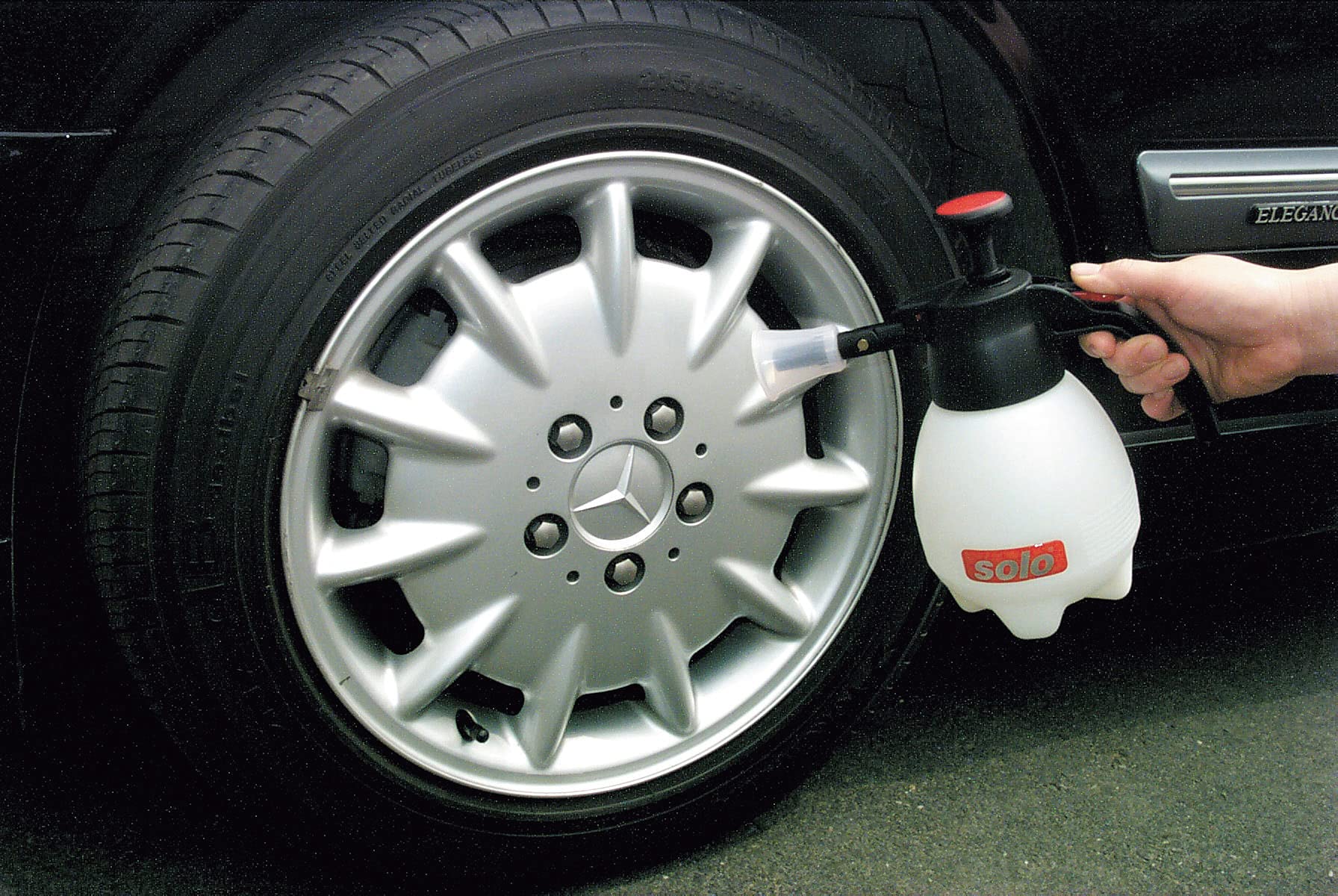 SOLO 418 nozzle close-up, showing adjustable tip for precise spray patterns