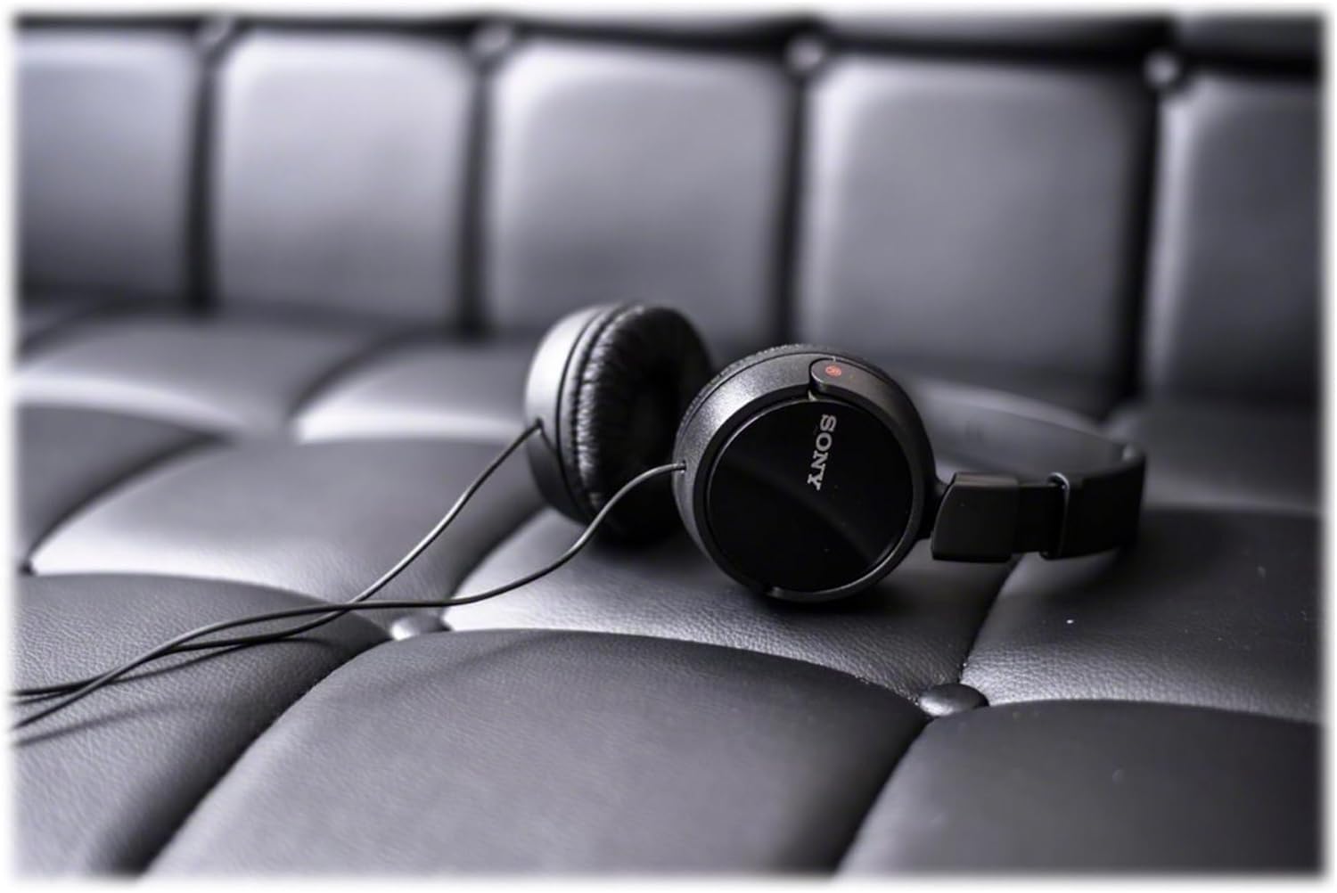 Sony inline microphone and remote on cable for hands-free calling convenience