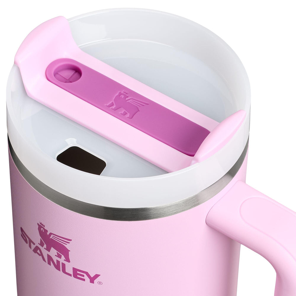 stanley close-up of FlowState lid showing rotation mechanism and spill control benefit