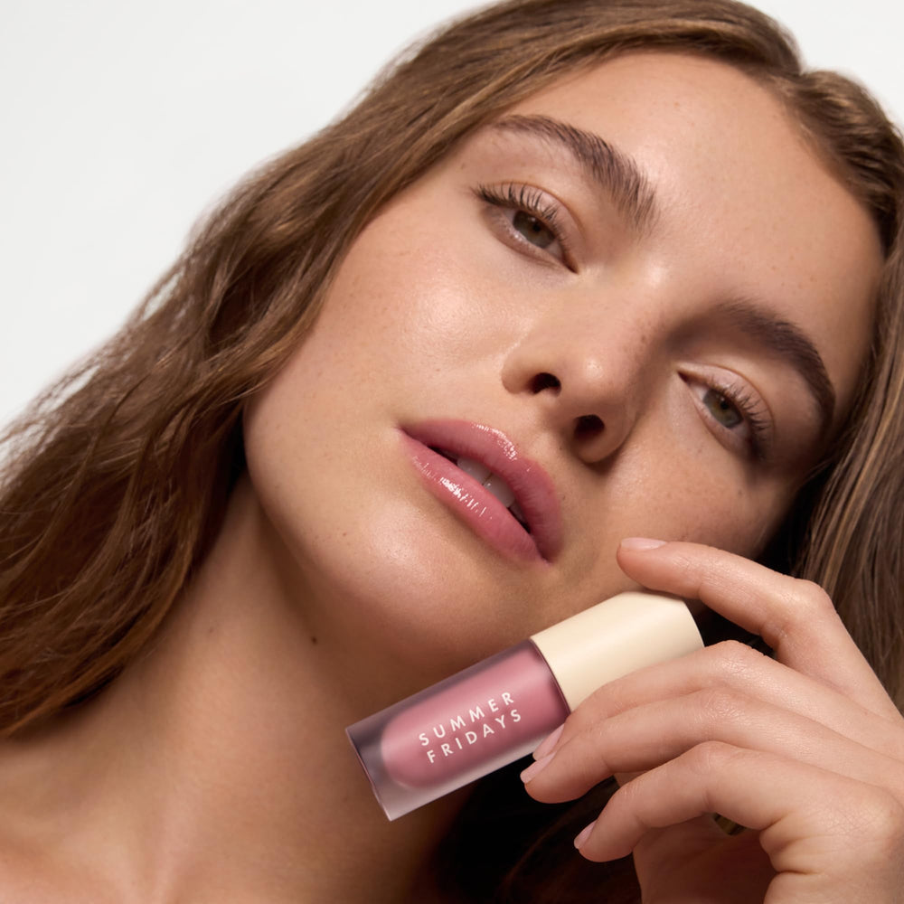 Summer Fridays texture swirl of rosy oil showing glossy, non‑sticky hydration benefits