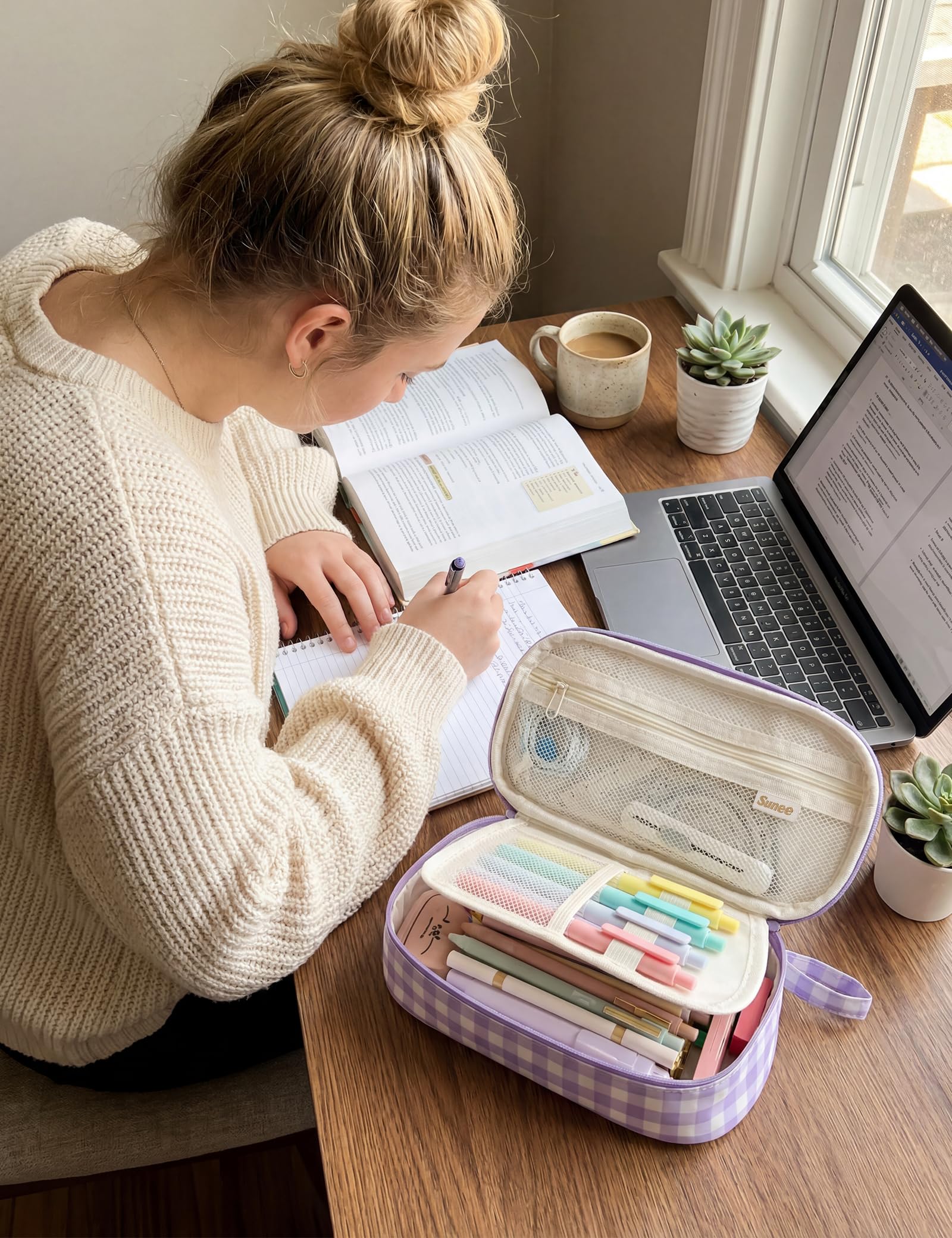SUNEE angled side profile emphasizing slim form and pocket-friendly dimensions