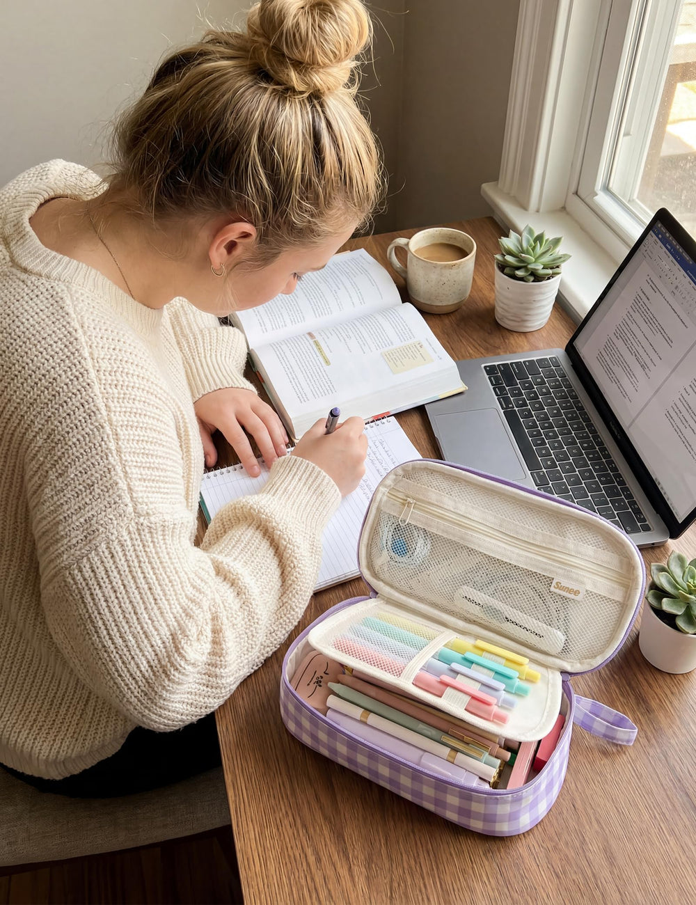 SUNEE angled side profile emphasizing slim form and pocket-friendly dimensions