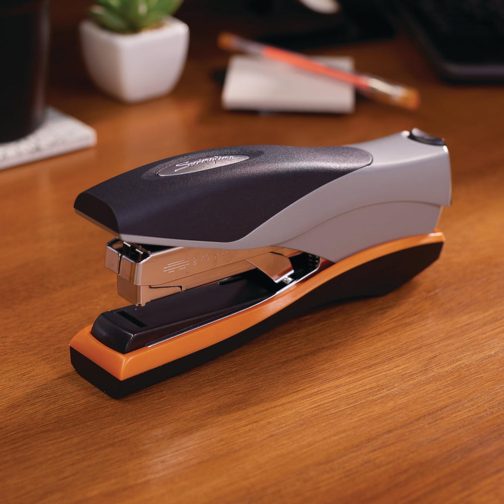 Swingline Optima 40 side profile highlighting compact footprint and metal mechanism benefit: space-saving reliability
