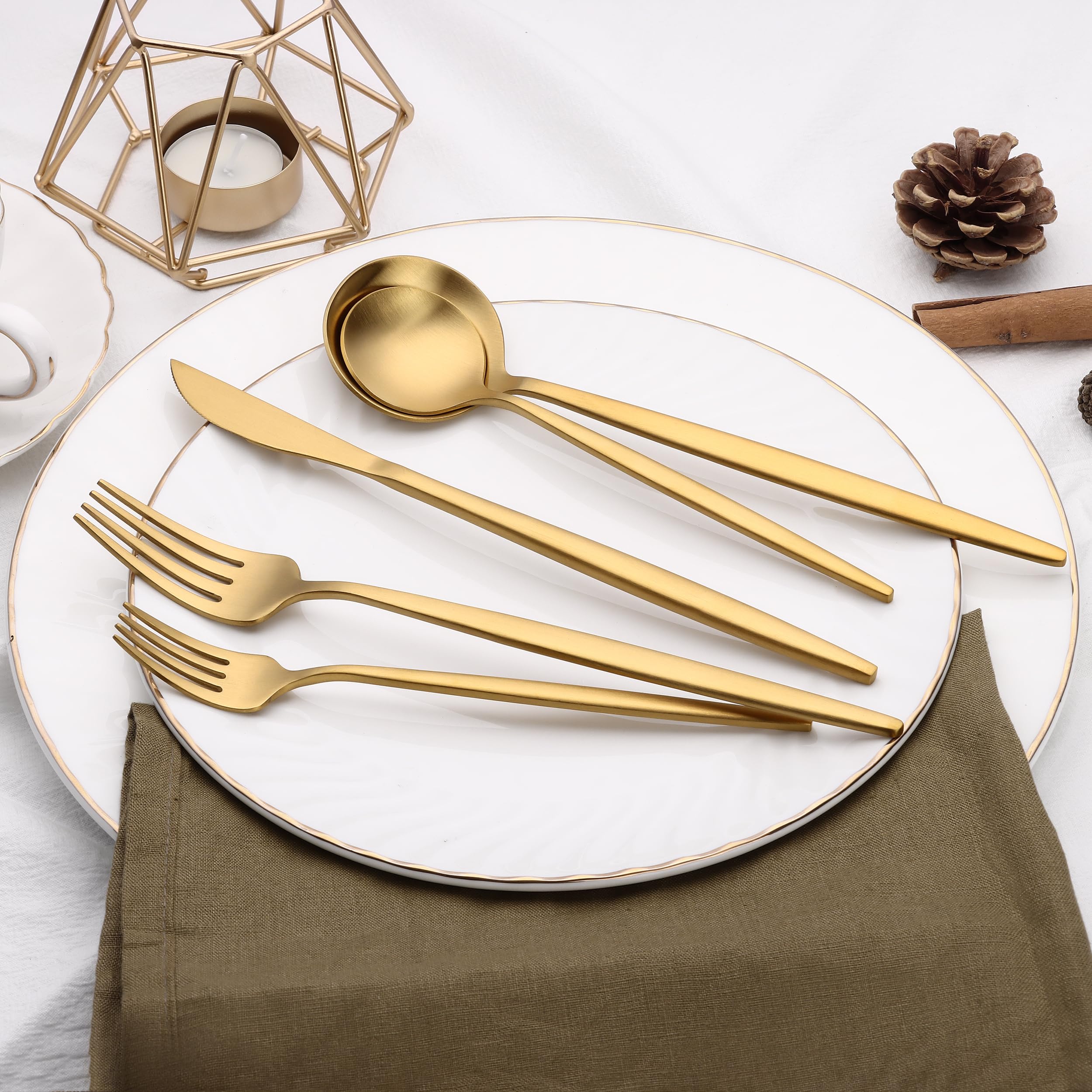 Terlulu plated napkin and cutlery display illustrating polished table styling