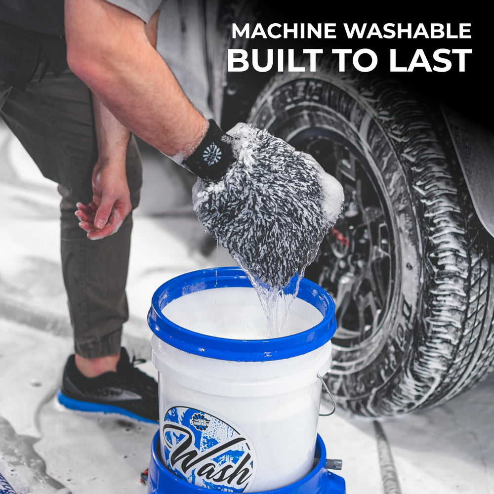 The Rag Company Cyclone Ultra mitt washing a car door, demonstrates safe cleaning action
