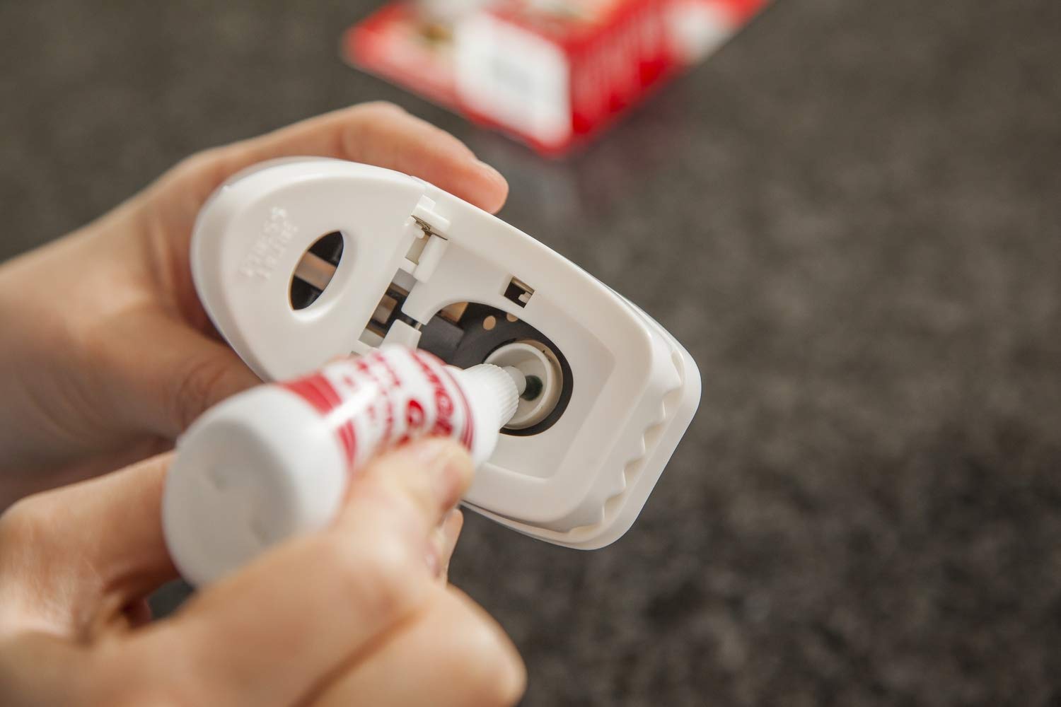 Tomcat detail of set bar clicked into place demonstrating audible confirmation