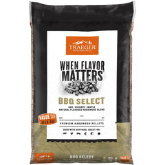 Traeger front of 30 lb bag showing brand and blend, illustrating quality
