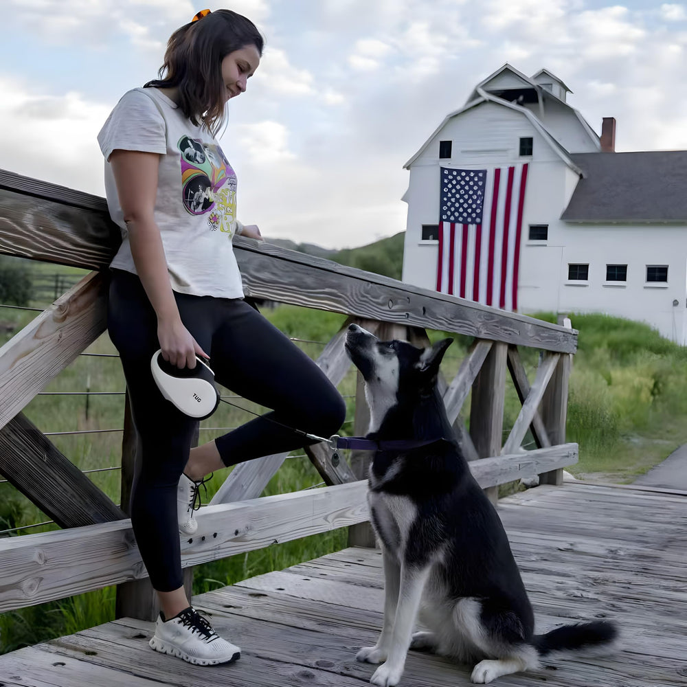 TUG leash handle close-up highlighting ergonomic anti-slip grip for comfortable walks
