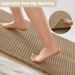 TYUU mat placed at shower entrance illustrating secure footing and quick-dry benefit