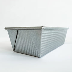 USA Pan close-up of fluted surface showing airflow and even baking