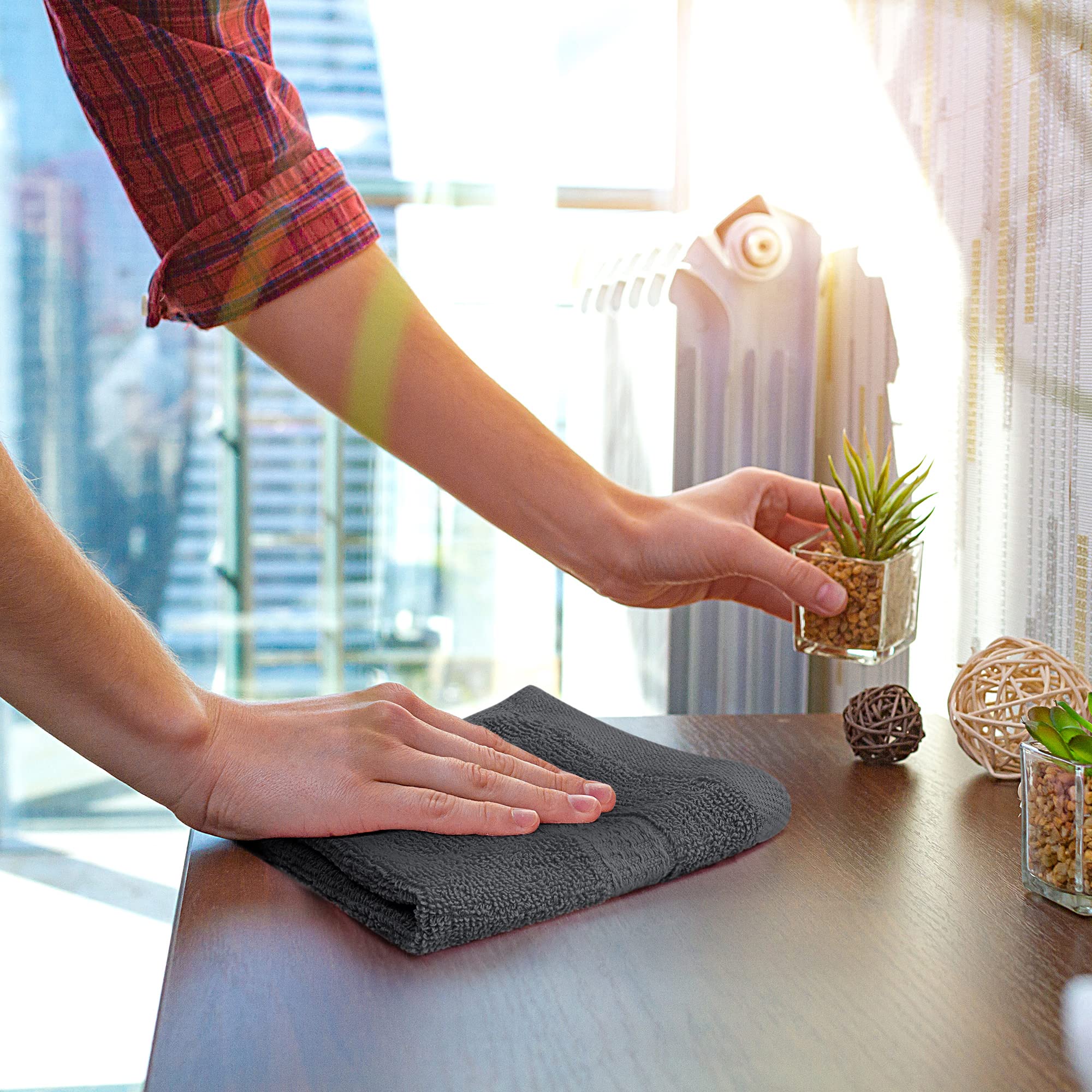 Utopia Towels edge and pile detail highlighting 600 GSM thickness benefit