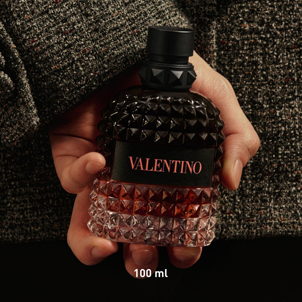 Valentino cap detail showing logo and secure closure for travel-ready benefit
