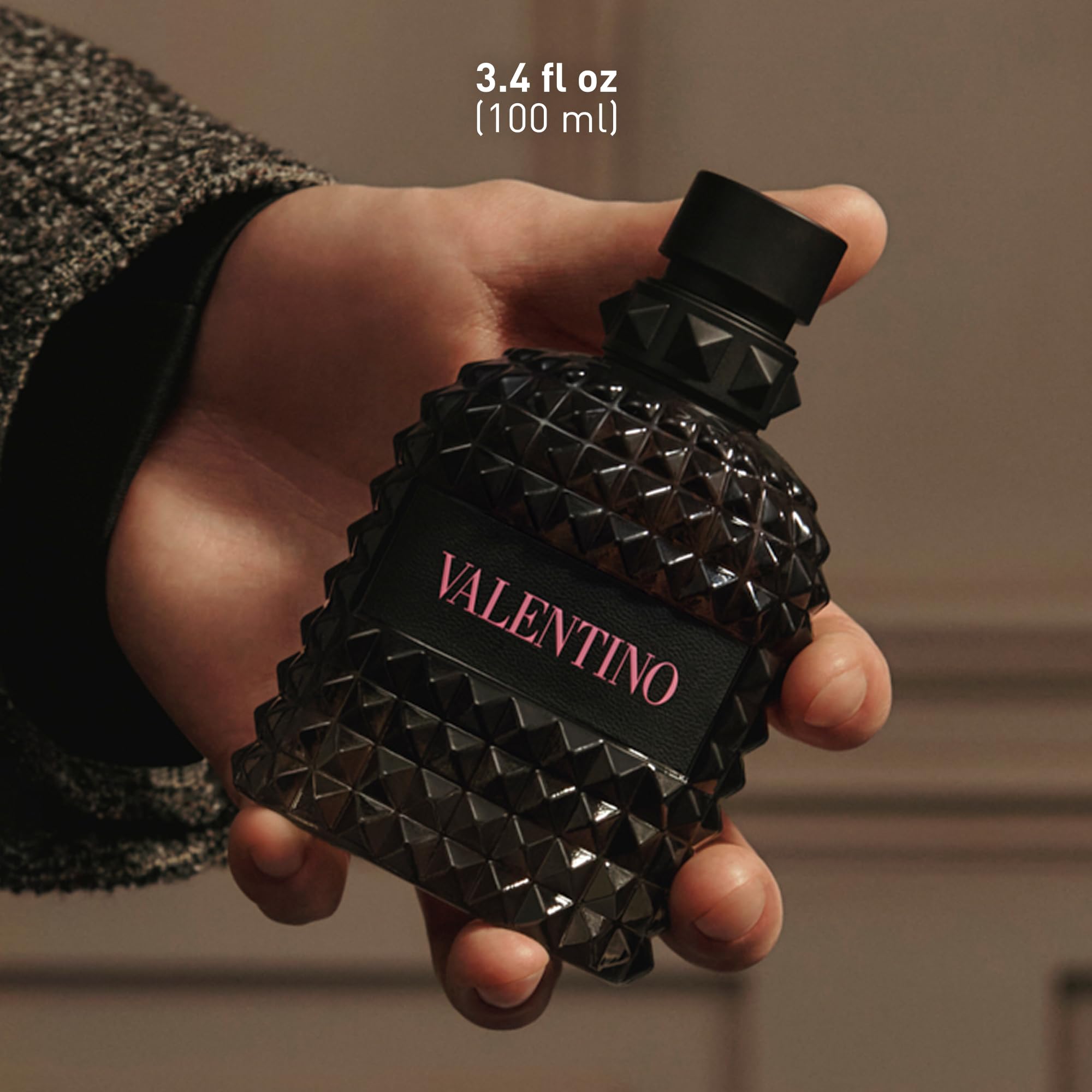 Valentino spray action demonstrating fine mist for even application benefit