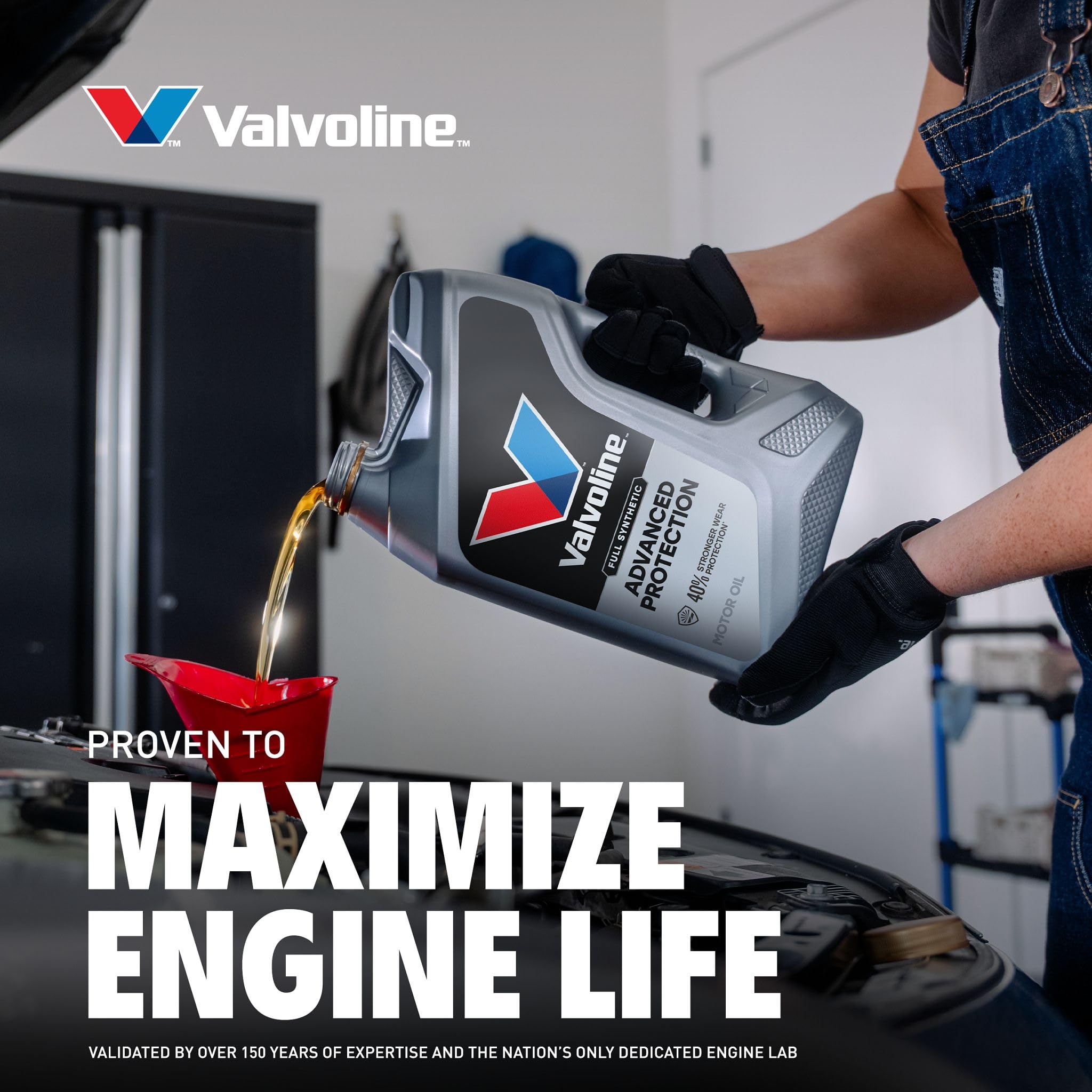 Closeup of oil stream demonstrating Valvoline flow benefits for cold starts