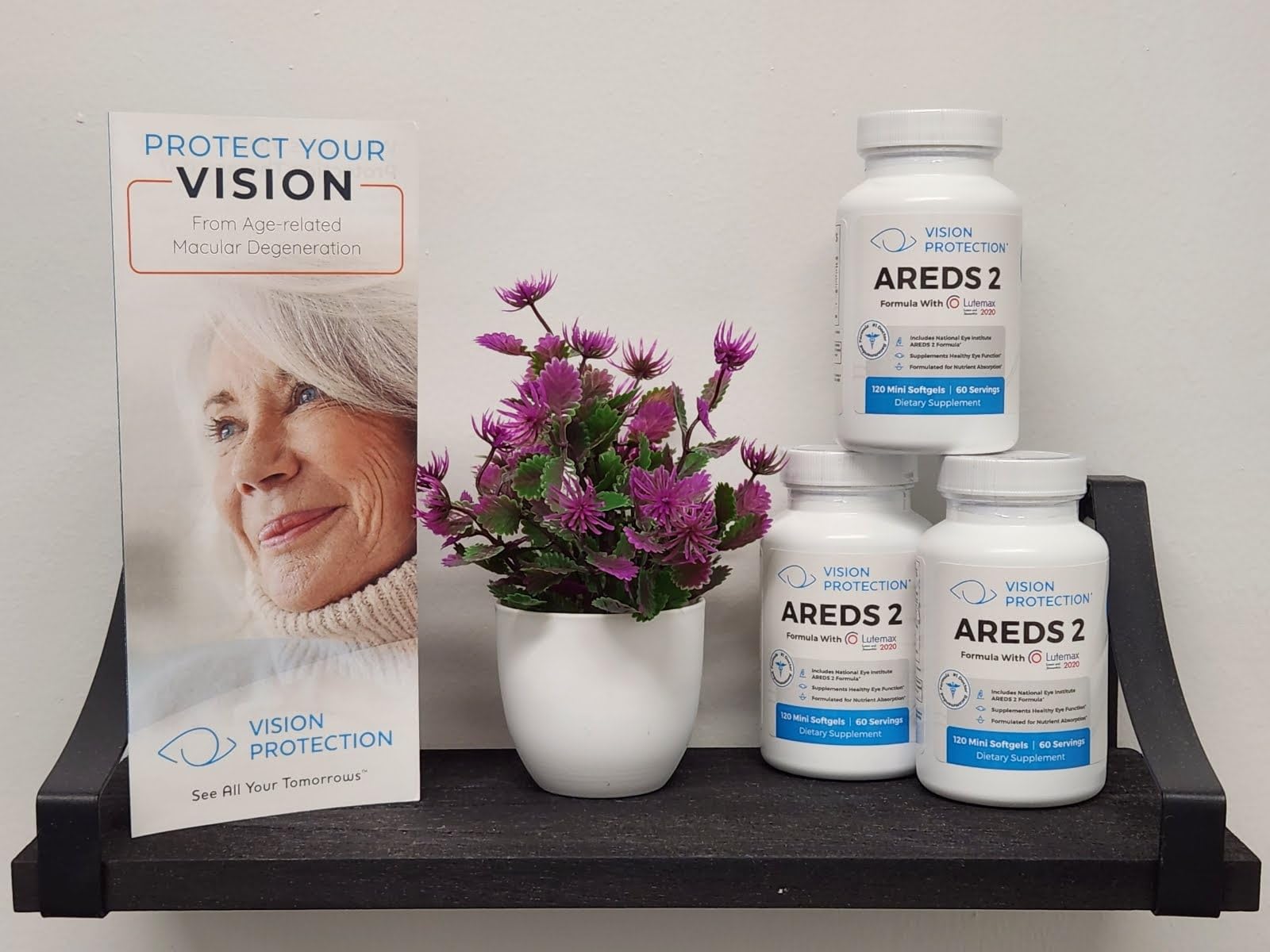 VISION PROTECTION softgel on plate next to breakfast to show meal pairing