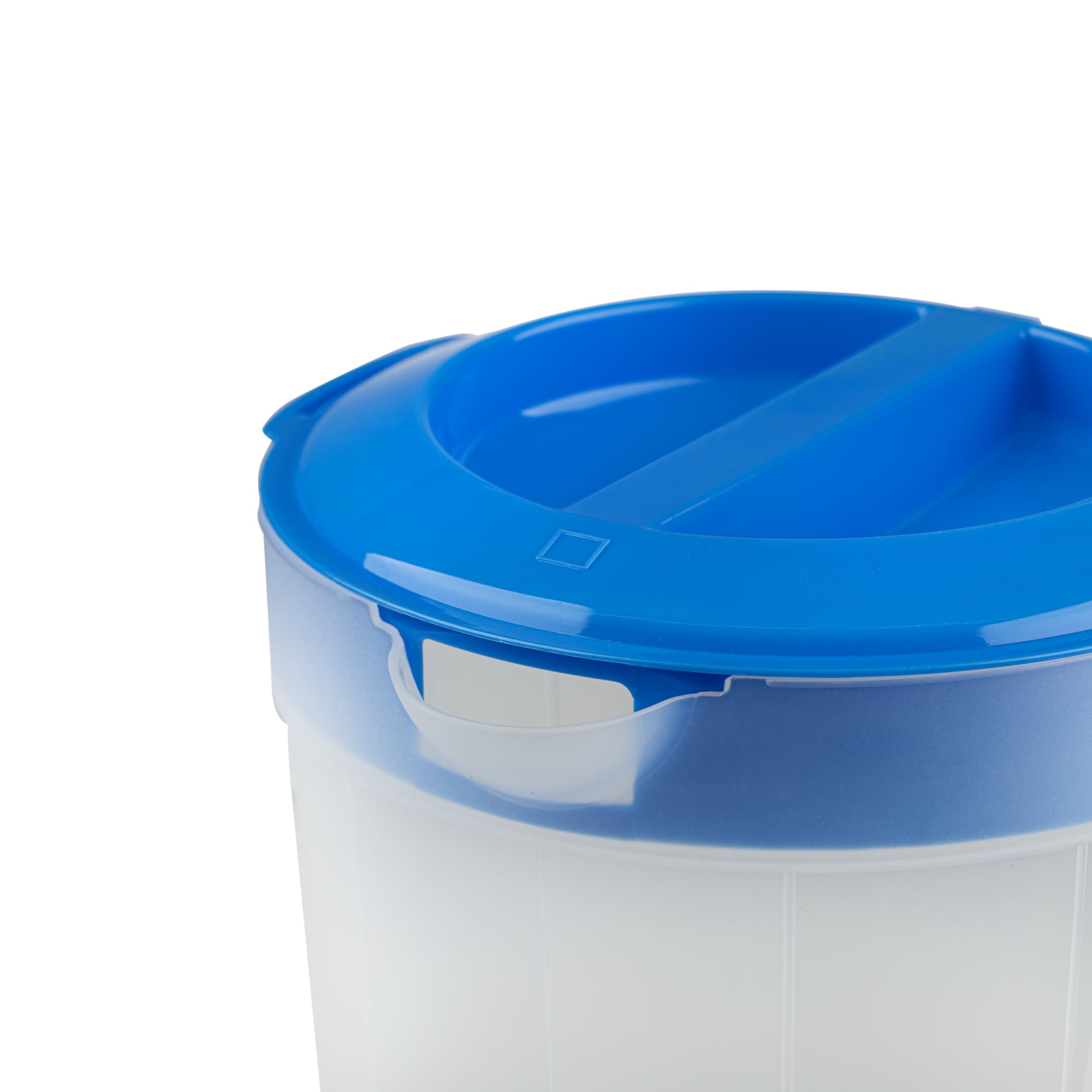 VOXRO handle and spout detail showing ergonomic grip and drip-free pouring benefit