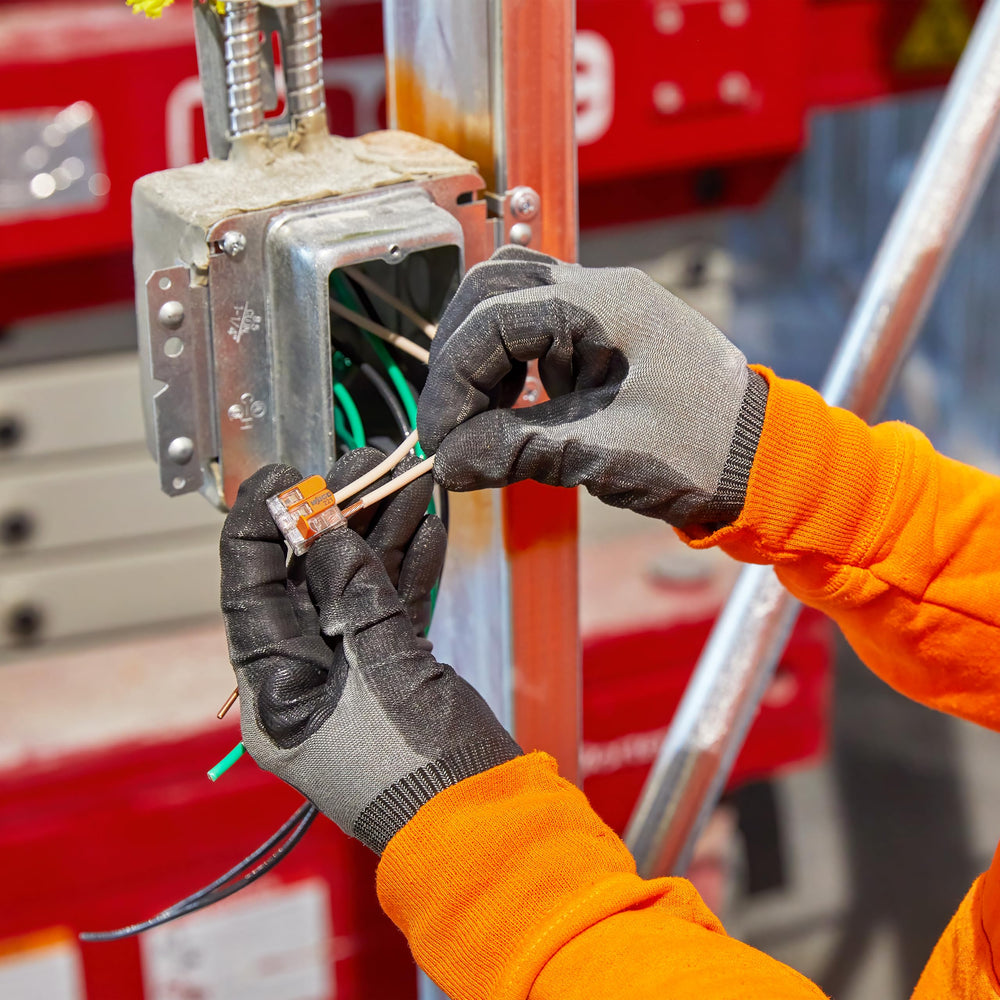 WAGO 221-413 pull-test illustration highlighting reliable clamp retention benefit