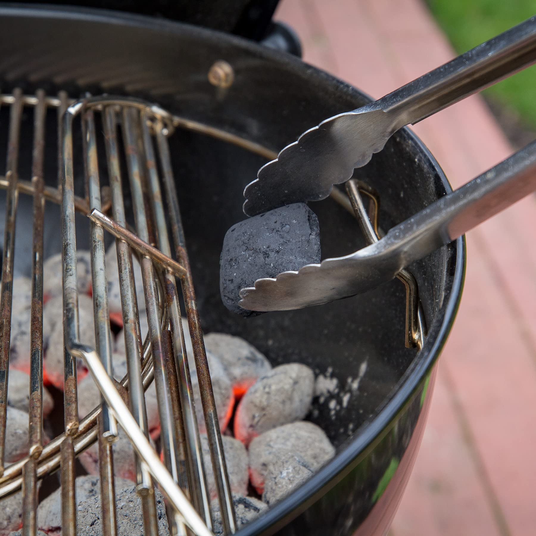 Weber plated-steel surface texture for even heat and simple cleaning