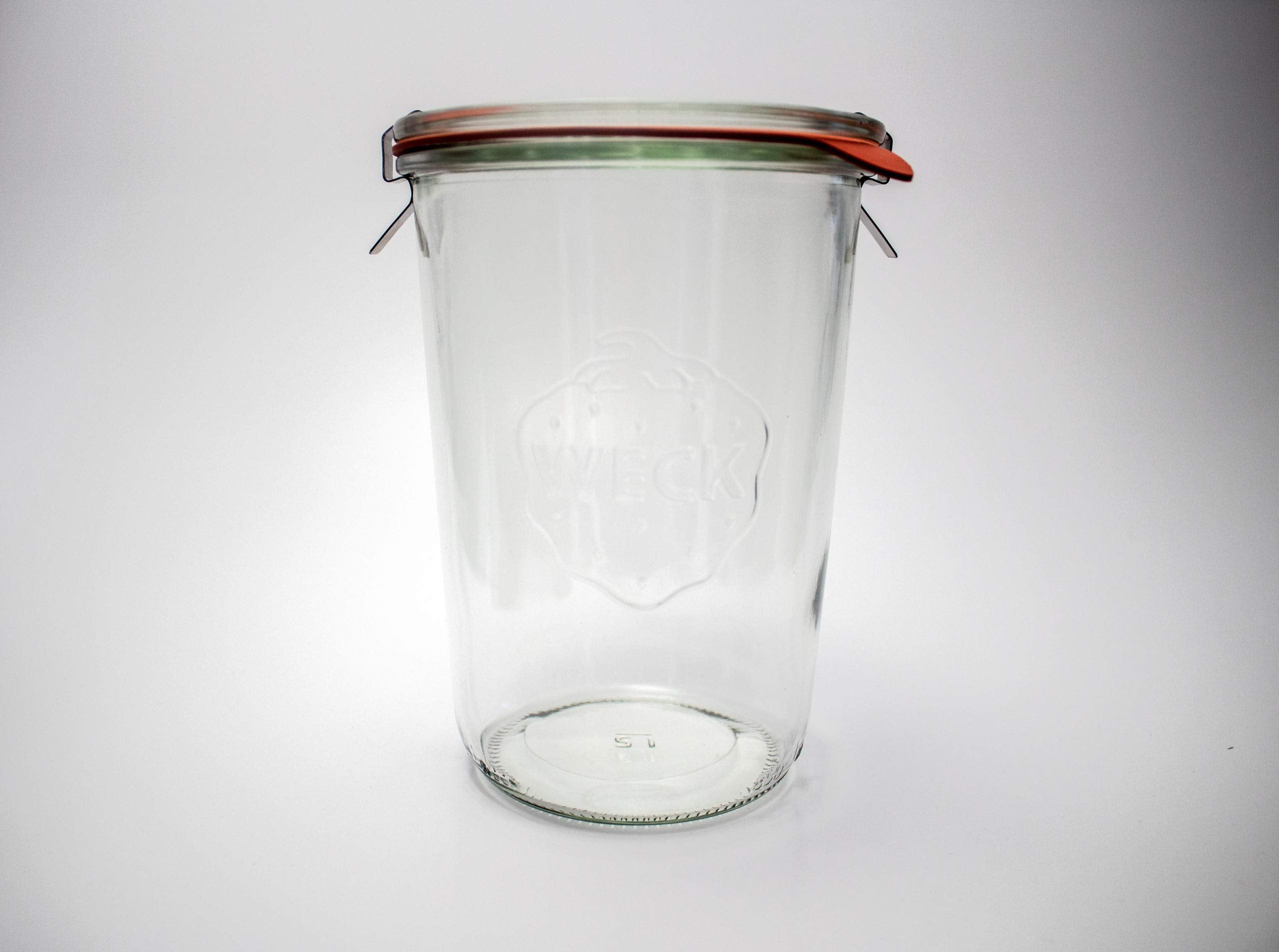 WECK jar filled with jam lifestyle shot showcasing clear glass presentation