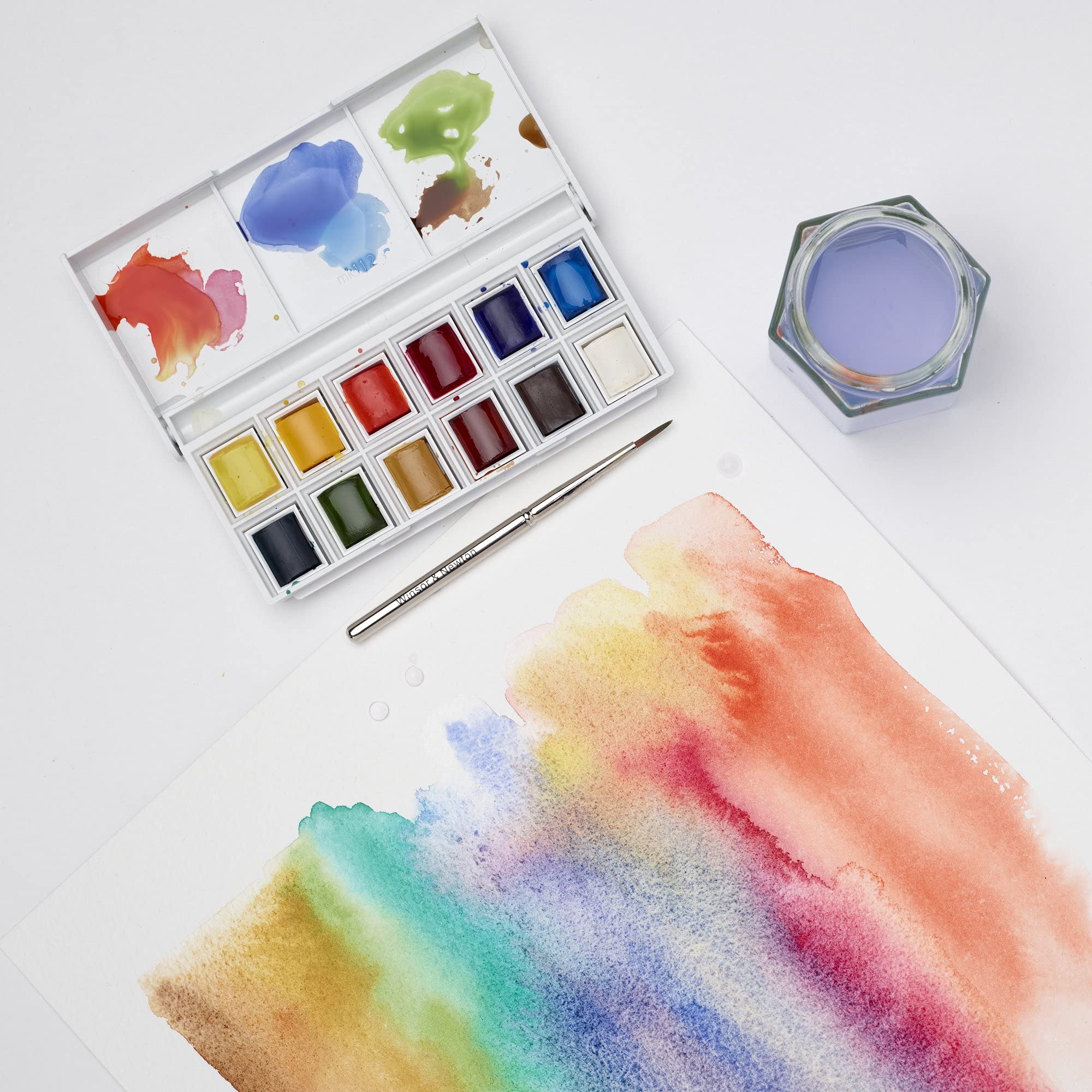 Winsor & Newton kit opened to reveal labeled pans and brush demonstrating ready-to-use contents