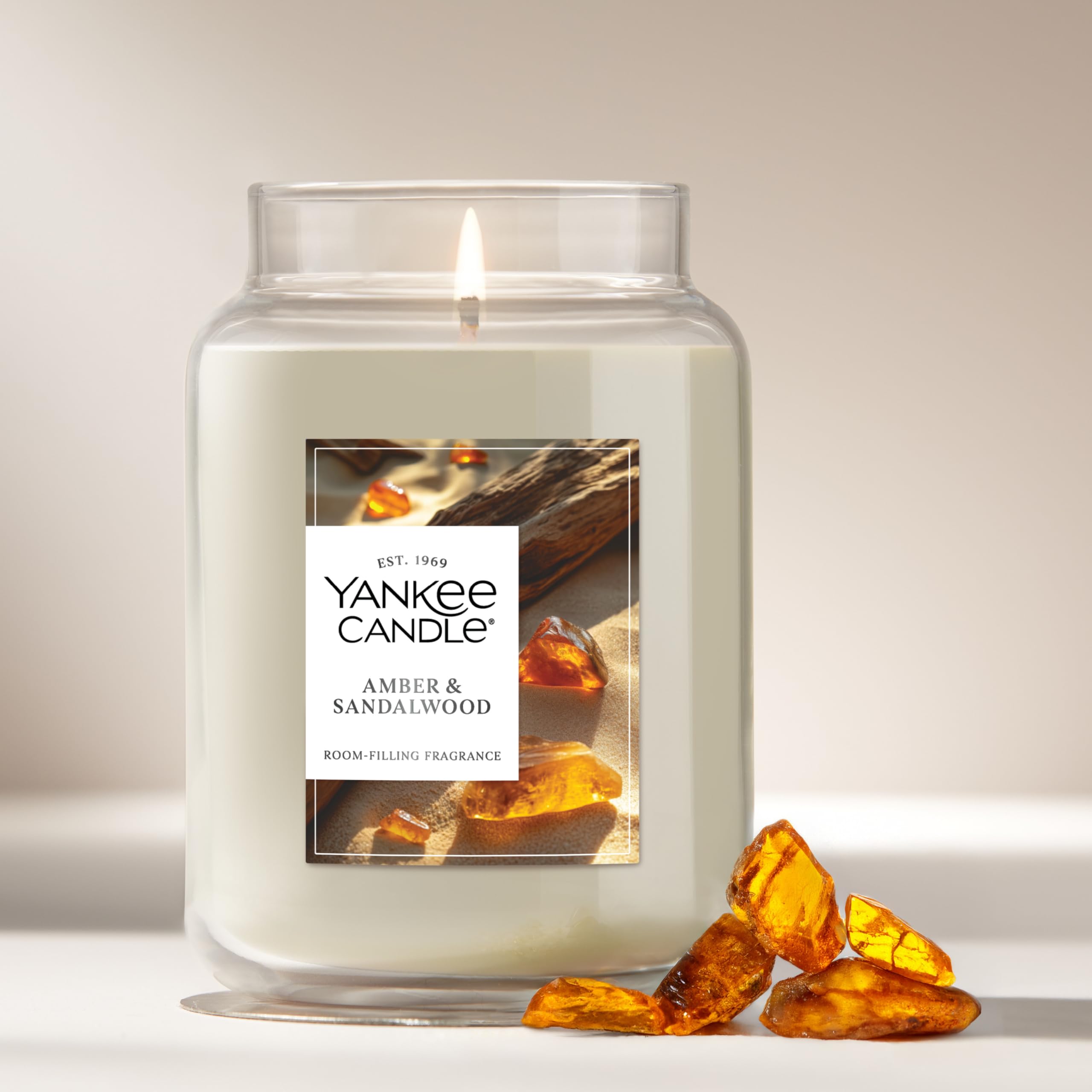 Yankee Candle amber & sandalwood wick detail illustrating even burn benefit