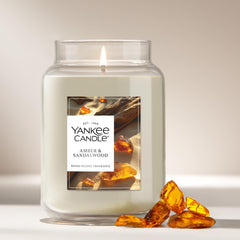 Yankee Candle amber & sandalwood wick detail illustrating even burn benefit