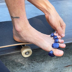 YogaToes side profile showing how toes sit in spacer for improved alignment and relief