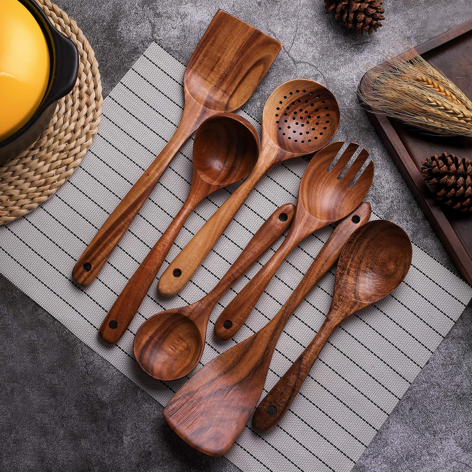 yyltjr spatula and turner side-by-side showing length difference for versatile reach benefit