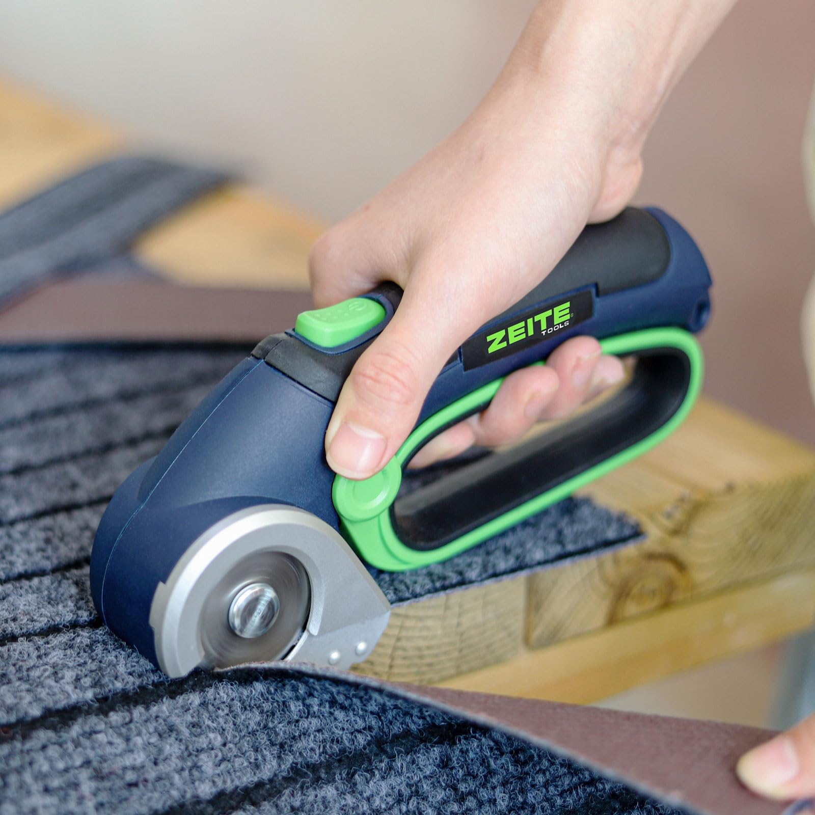 ZEITE cordless scissors cutting corrugated cardboard to speed packaging and reduce manual effort