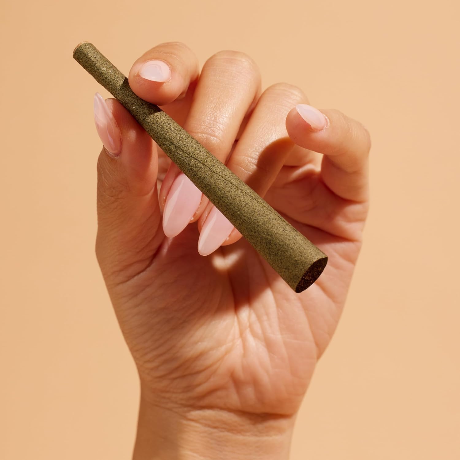 ZIG-ZAG texture detail of hemp fiber ensuring even burn and smooth draw benefit